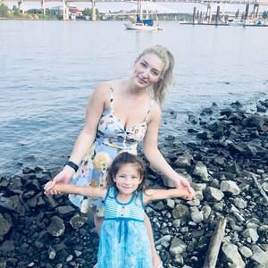 Meet your Posher, Elaina